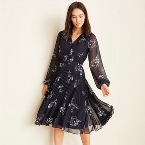 Ann Taylor pleaded navy dress 0p